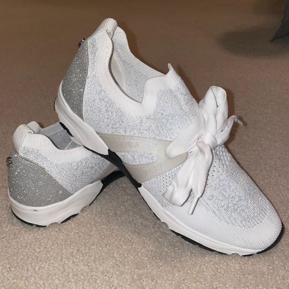 WHITE PRETTY TENNIS SHOES